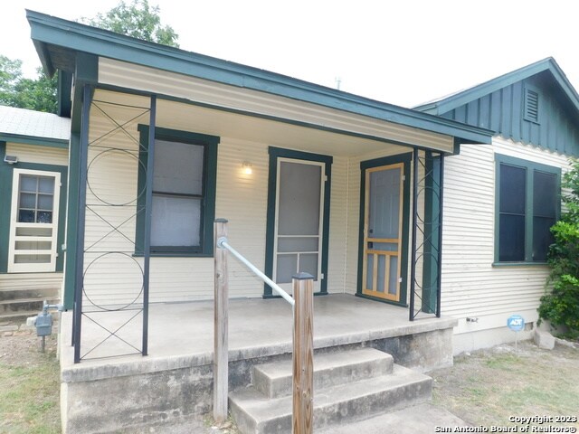 Building Photo - 313 S Pine St