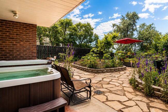 Building Photo - 6508 S Canyon Cove Dr