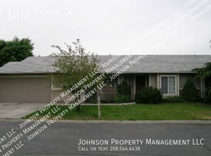 Building Photo - 2367 N Pawnee Ln