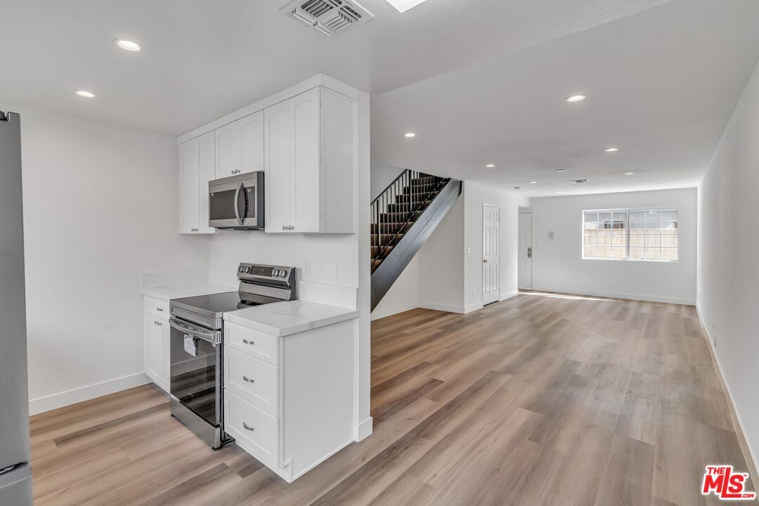 6616 Sylmar Ave Unit 3, Los Angeles, CA 91405 Condo for Rent in Los