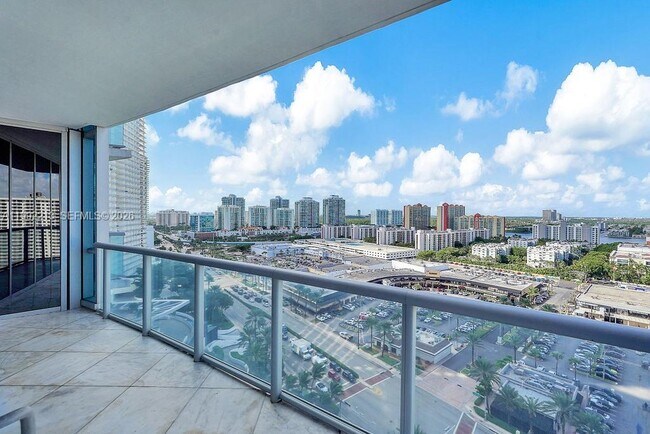 Foto del edificio - 17121 Collins Ave