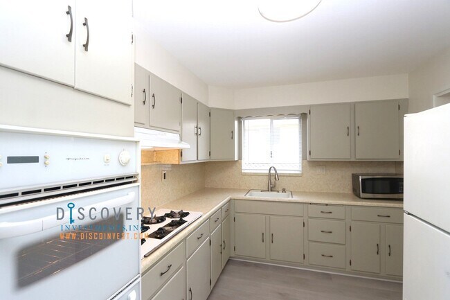 Foto del edificio - San Lorenzo Village Three Bedroom Bungalow