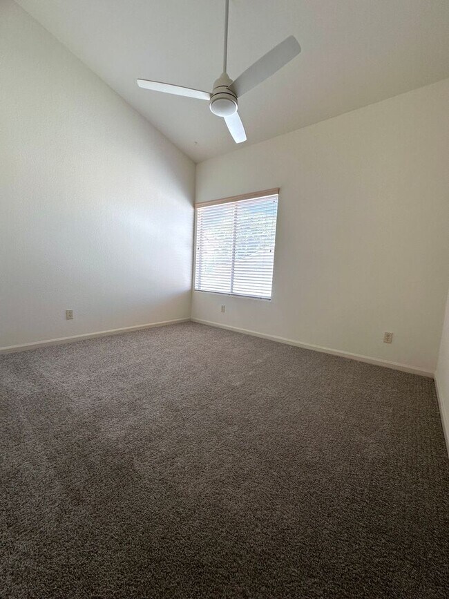 Building Photo - 1601 E Glenhaven Dr