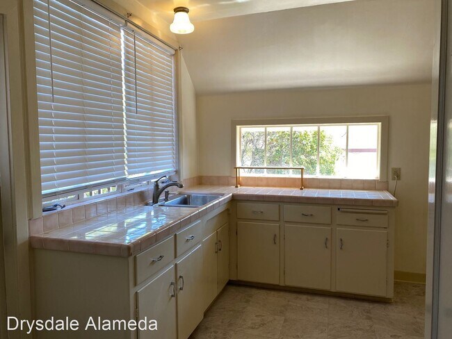 Building Photo - 2 br, 1 bath House - 1236 Sherman Unit 3