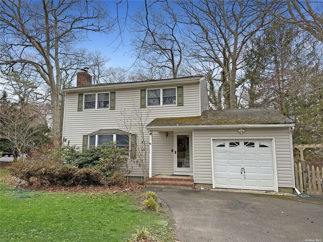 Primary Photo - 10 Dogwood Ln