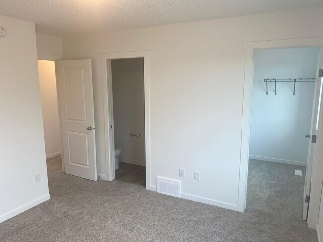 Building Photo - 1025 Secord Promenade