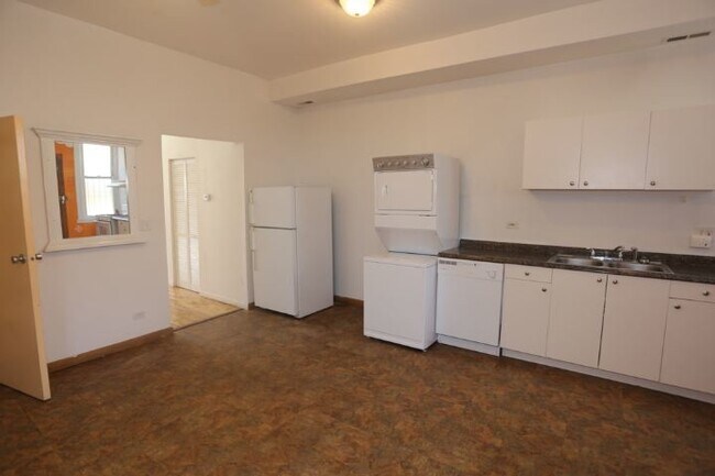 Building Photo - 2036 N Avers Ave