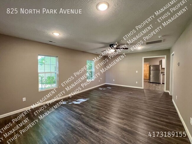 Building Photo - 825 N Park Ave
