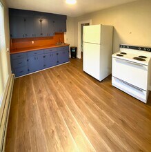 Building Photo - 146 Elm St