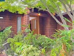 Building Photo - 1139 Sierra Vista Way