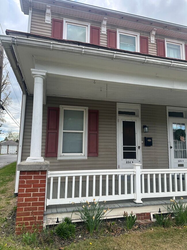 Foto del edificio - 226 E High St