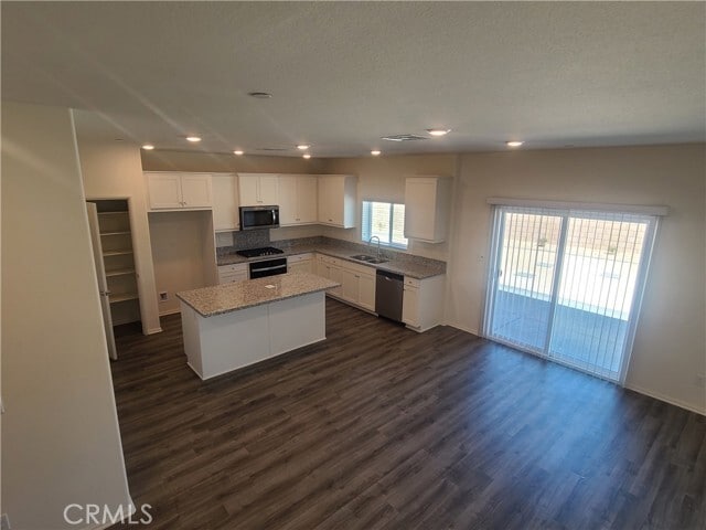 Building Photo - 15674 Santa Cruz Ct