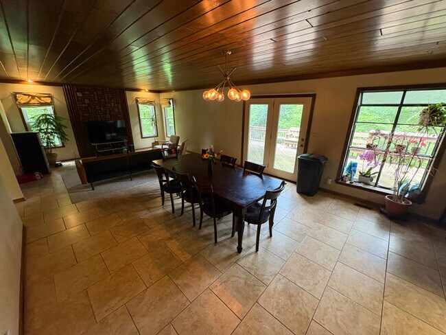 Foto del edificio - 5710 NW Verlin Dr