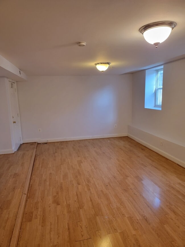 Entrance/Living Rom - 330 Rhode Island Ave NE