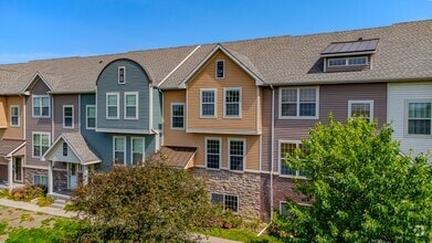 Building Photo - 3600 SE Glenstone Dr