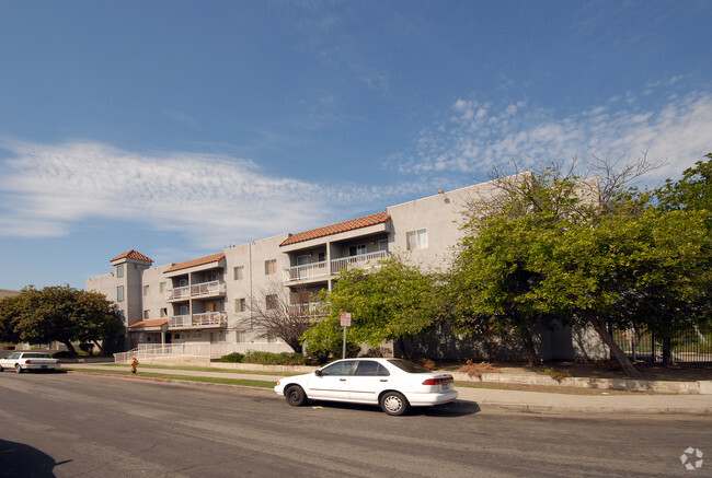 Building Photo - 2501 W View St