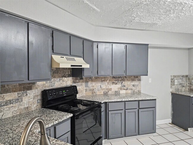 Foto del edificio - 4211 Falcon Meadow Dr