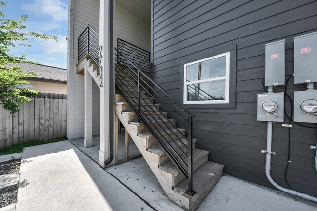 Building Photo - 9732 Tuffly St