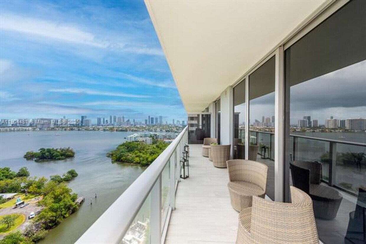 Photo - 16385 Biscayne Blvd unit 2001 (A11904481)