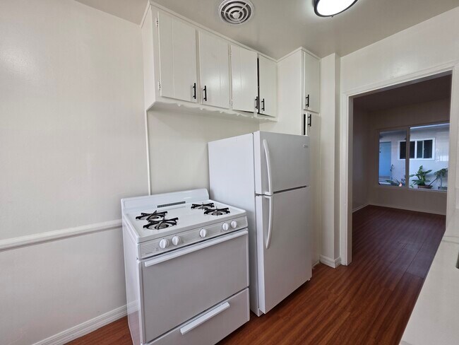 Foto del edificio - 439 S Catalina St