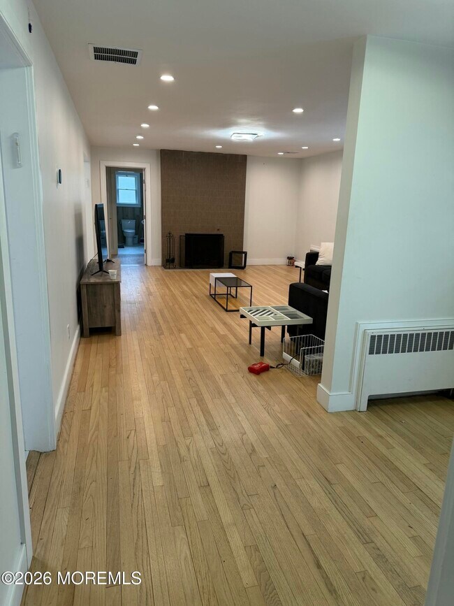 Foto del edificio - 2025 Lesser Pkwy