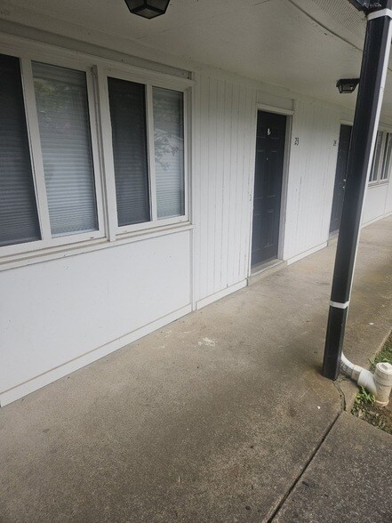 Foto del edificio - 802 E Main St