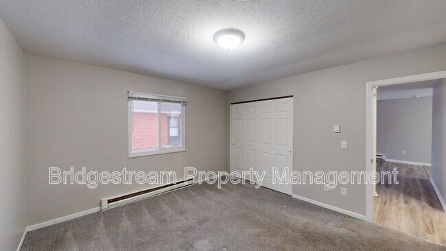 Foto del edificio - 4644 Waynedale Cir