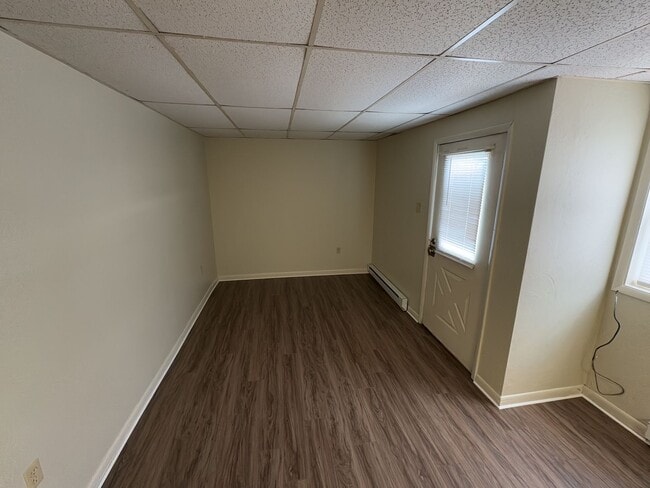 Building Photo - Apartment