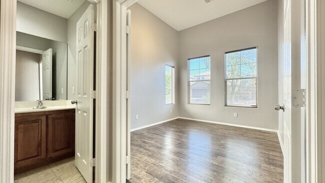 Foto del edificio - 4663 Aventura Canyon Ct