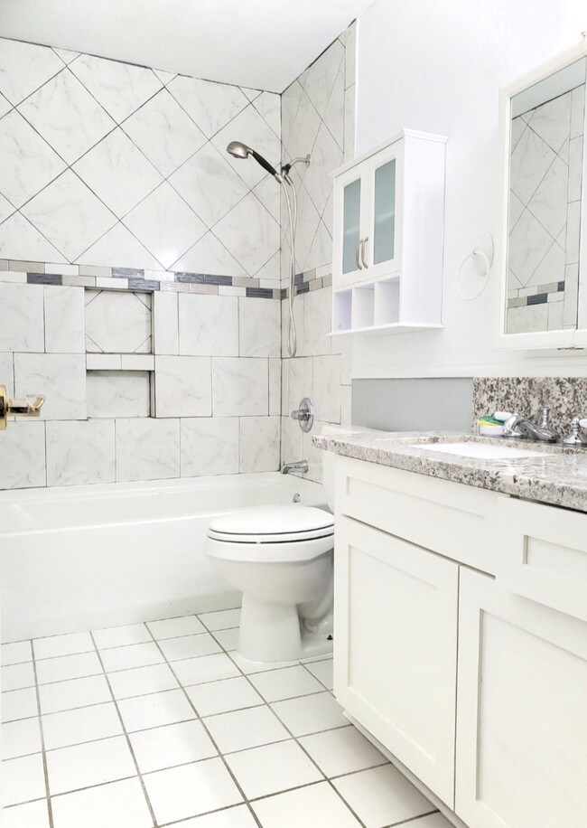 Building Photo - 8620 Chateau Cir