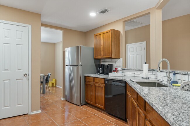 Foto del edificio - 16122 Taloncrest Dr