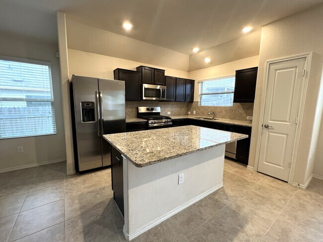 Foto del edificio - 5808 Eden Dr