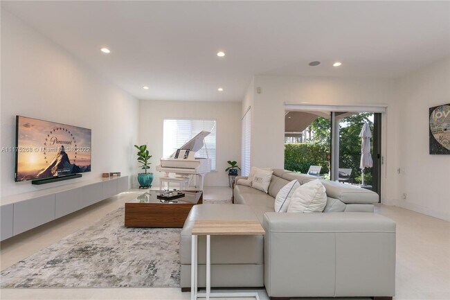 Building Photo - 966 Harbor View S