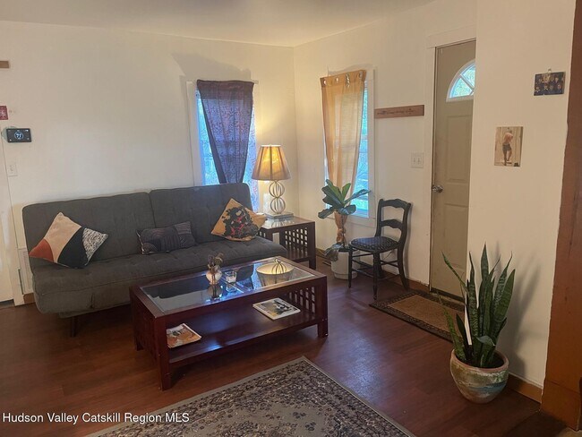 Foto del edificio - 879 Samsonville Rd
