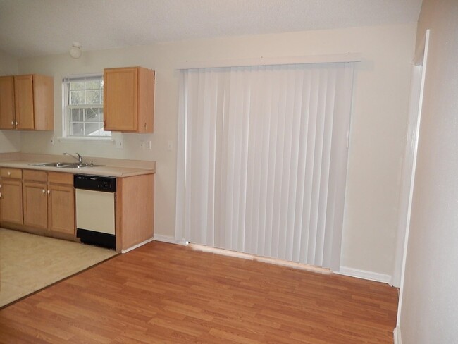 Foto del edificio - 1367 Idlewild Dr