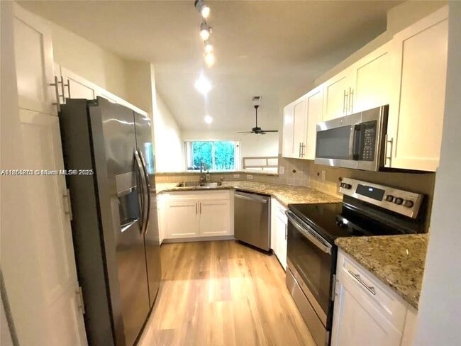 Foto del edificio - 4272 Pine Ridge Ct