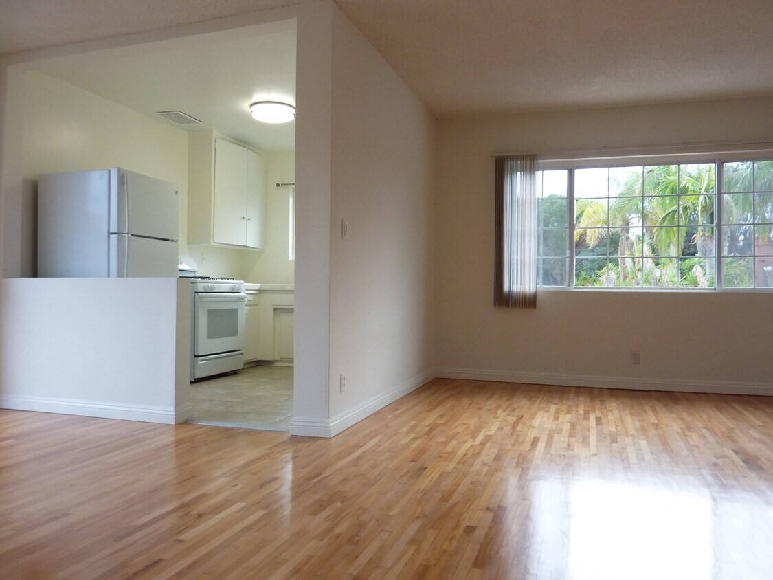 1615016174 W. Sunset Bl. Apartments in Pacific Palisades, CA