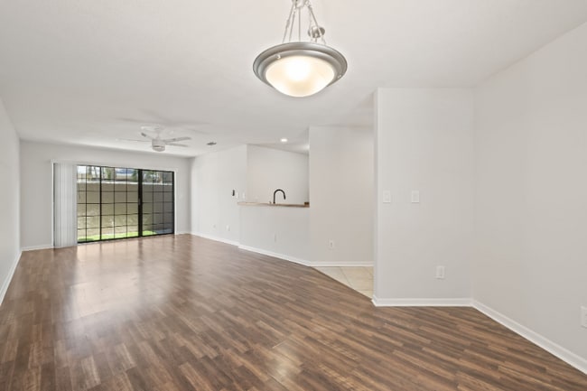 Building Photo - 210 S Habana Ave