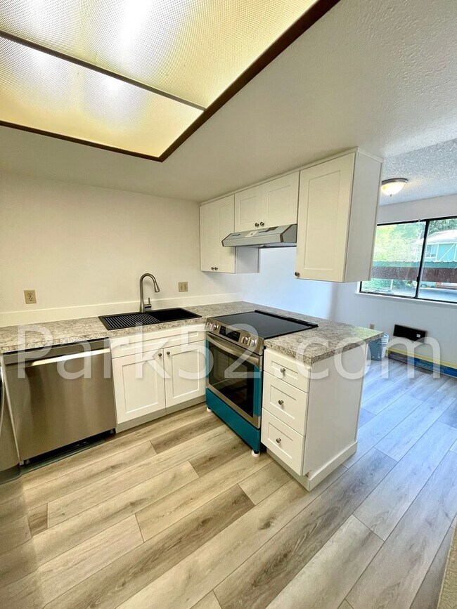 Foto del edificio - Remodeled 2 Bedroom Townhome!