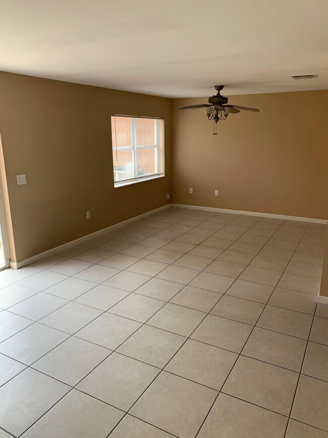 Foto del edificio - 2400 NW 98th Ln