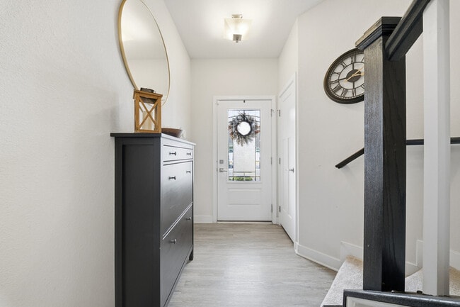 Building Photo - 1617 Catbird Ln