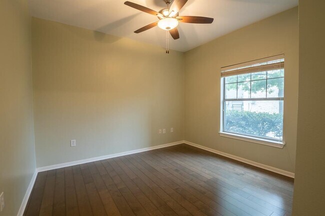 Foto del edificio - 2320 Gracy Farms Ln