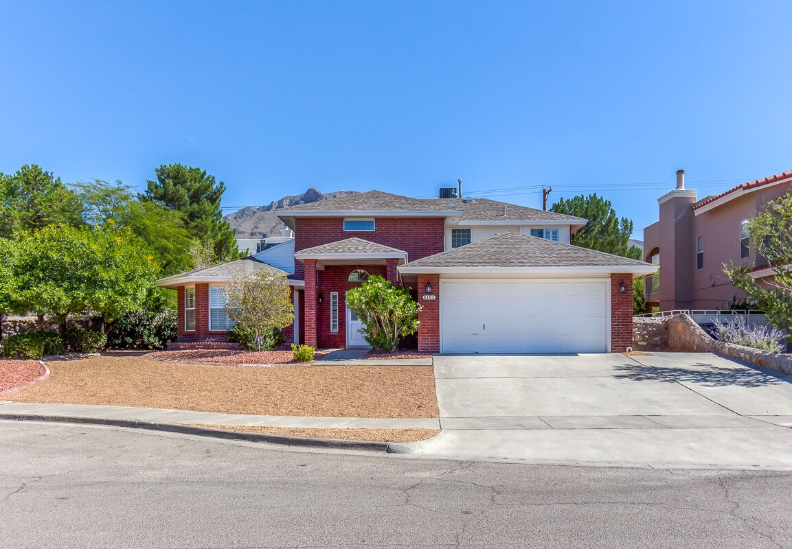 Primary Photo - Home For Rent - Vibrant 2-Story Westside R...