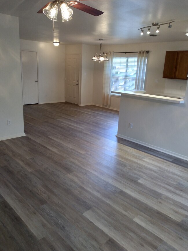 Foto del edificio - 1141 Woodlands Park Dr