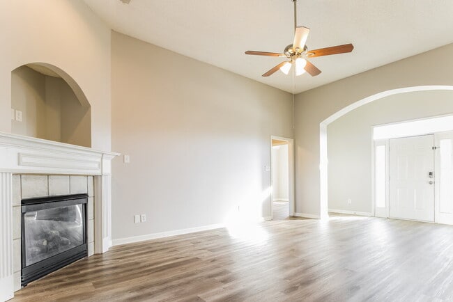 Building Photo - 7885 Meadow Ridge Ln