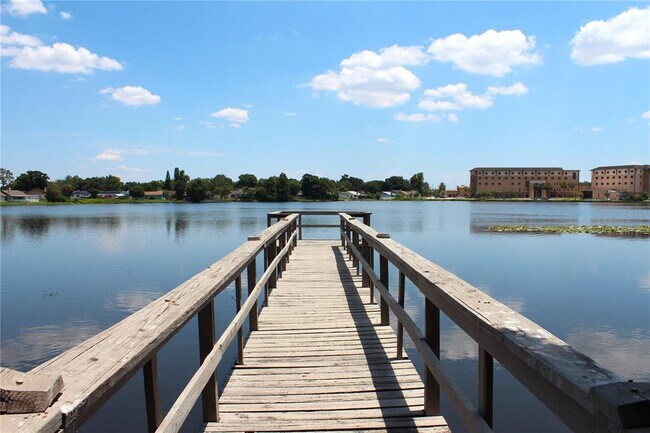 Foto del edificio - 2228 Lake Holloway Blvd