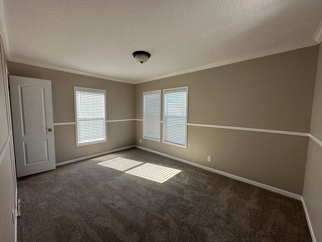 Building Photo - The Breakers