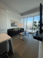 Building Photo - 1275 Rue de la Montagne