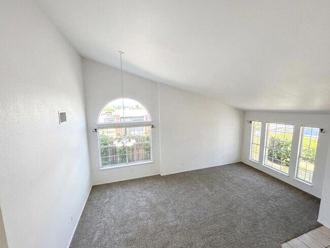 Building Photo - 909 Settlement Cove