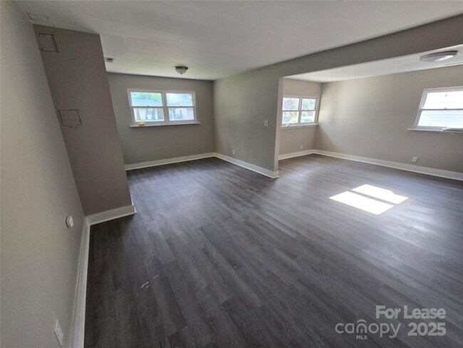 Building Photo - 2720 Englehardt St